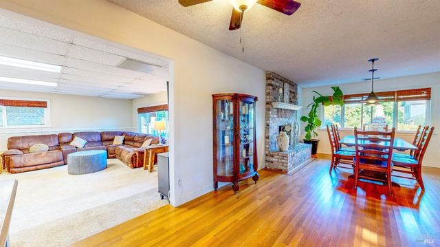 2142 Laguna Rd, Santa Rosa, CA 95401