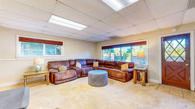 2142 Laguna Rd, Santa Rosa, CA 95401