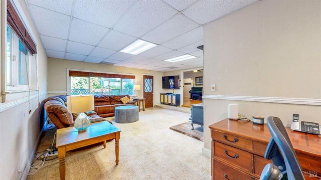 2142 Laguna Rd, Santa Rosa, CA 95401