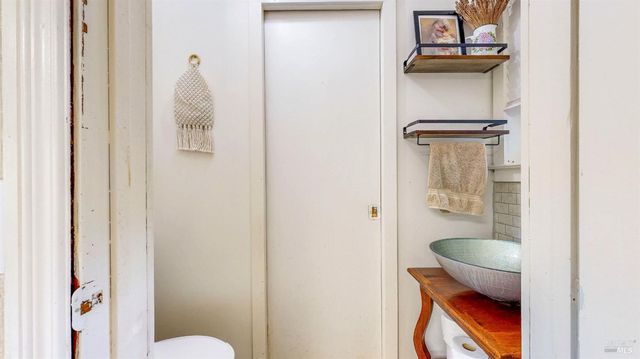 2142 Laguna Rd, Santa Rosa, CA 95401