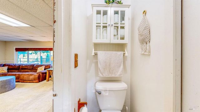 2142 Laguna Rd, Santa Rosa, CA 95401