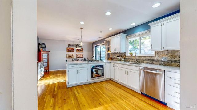 2142 Laguna Rd, Santa Rosa, CA 95401