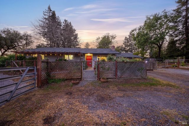 2142 Laguna Rd, Santa Rosa, CA 95401