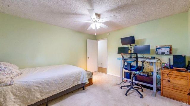 2142 Laguna Rd, Santa Rosa, CA 95401