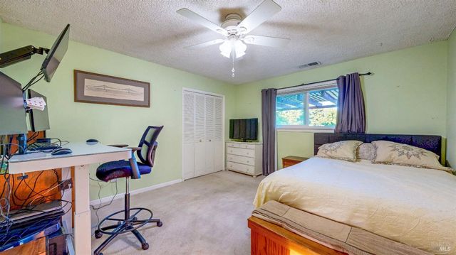 2142 Laguna Rd, Santa Rosa, CA 95401