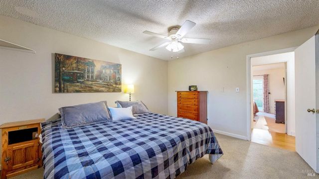 2142 Laguna Rd, Santa Rosa, CA 95401