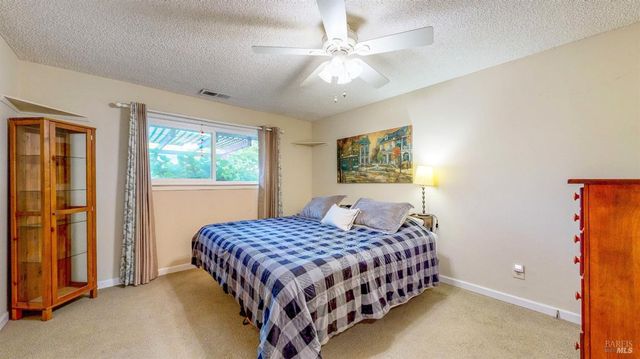 2142 Laguna Rd, Santa Rosa, CA 95401