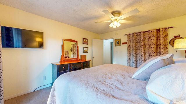 2142 Laguna Rd, Santa Rosa, CA 95401