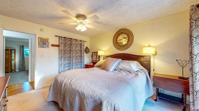 2142 Laguna Rd, Santa Rosa, CA 95401