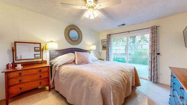 2142 Laguna Rd, Santa Rosa, CA 95401