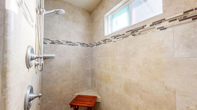 2142 Laguna Rd, Santa Rosa, CA 95401