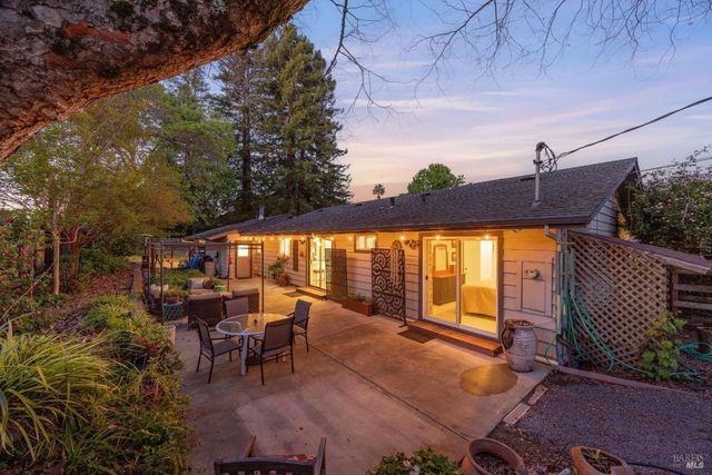 2142 Laguna Rd, Santa Rosa, CA 95401