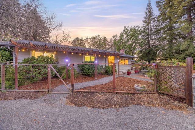 2142 Laguna Rd, Santa Rosa, CA 95401