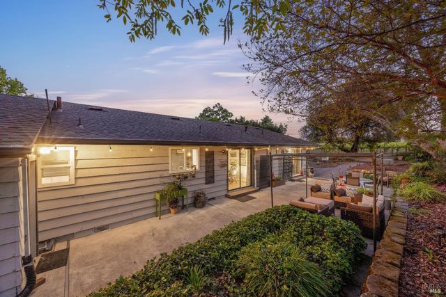 2142 Laguna Rd, Santa Rosa, CA 95401