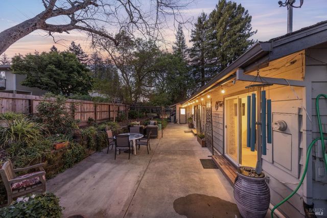 2142 Laguna Rd, Santa Rosa, CA 95401