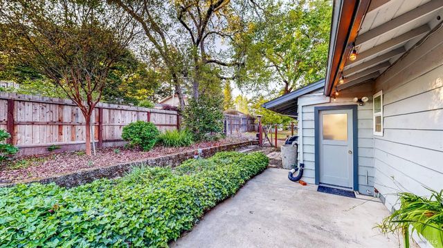 2142 Laguna Rd, Santa Rosa, CA 95401