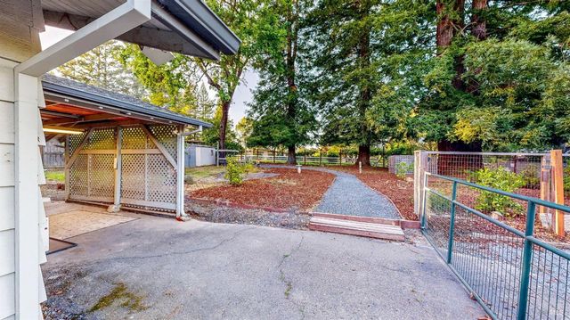 2142 Laguna Rd, Santa Rosa, CA 95401
