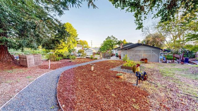 2142 Laguna Rd, Santa Rosa, CA 95401