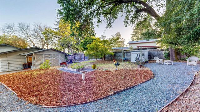 2142 Laguna Rd, Santa Rosa, CA 95401