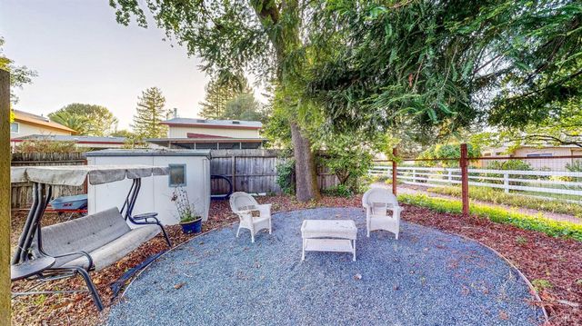 2142 Laguna Rd, Santa Rosa, CA 95401