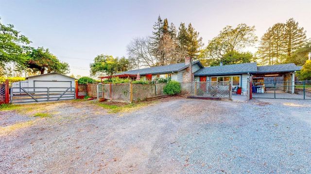 2142 Laguna Rd, Santa Rosa, CA 95401