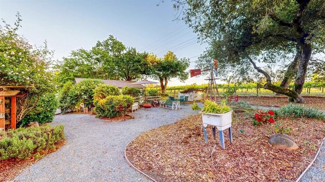 2142 Laguna Rd, Santa Rosa, CA 95401