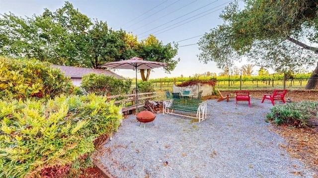 2142 Laguna Rd, Santa Rosa, CA 95401