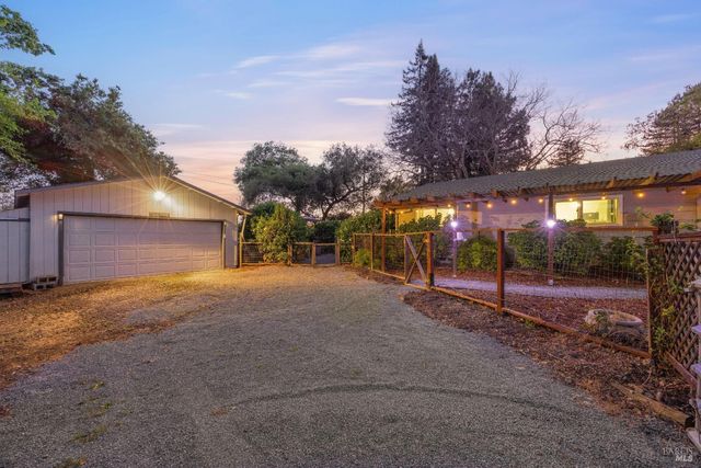 2142 Laguna Rd, Santa Rosa, CA 95401