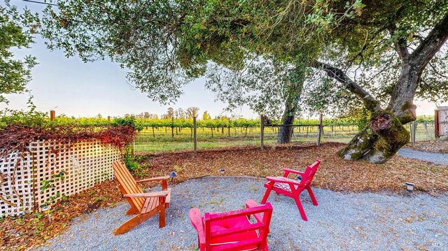 2142 Laguna Rd, Santa Rosa, CA 95401