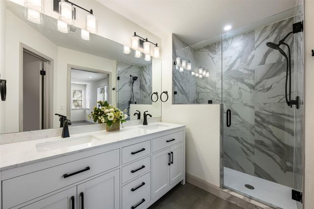 109 Vandeventer DR, Burnet, TX 78611