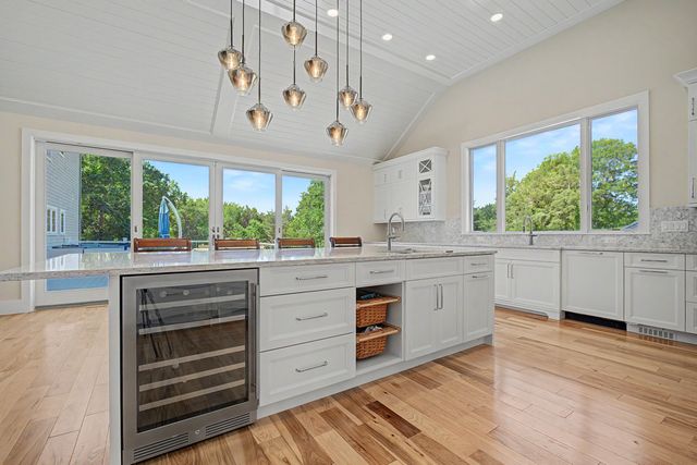 21 Grazing Field Lane, Dennis, MA 02638
