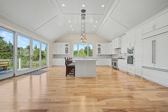 21 Grazing Field Lane, Dennis, MA 02638