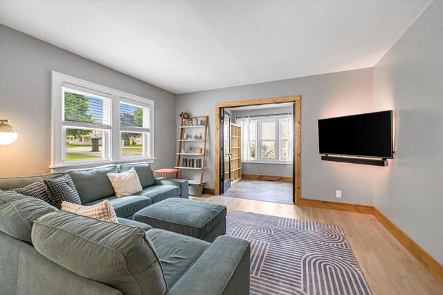 405 W Washington STREET, Waterford, WI 53185