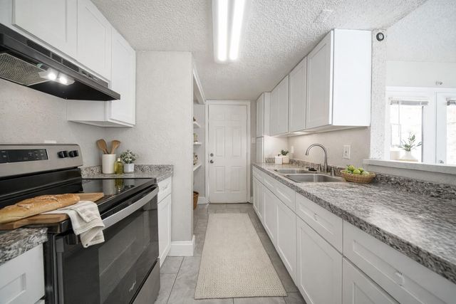 8100 Leonora Street F4, Houston, TX 77061