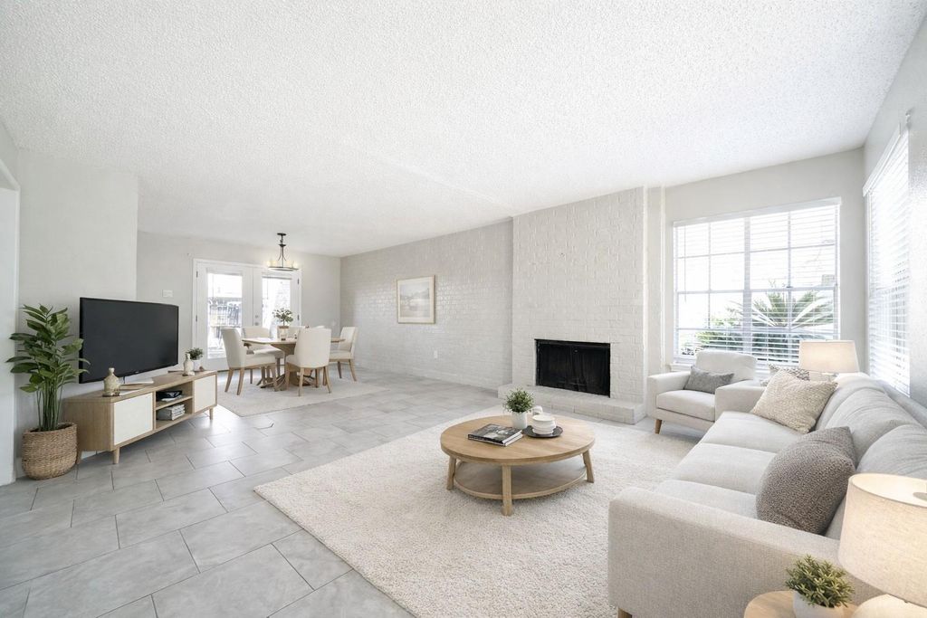 8100 Leonora Street F4, Houston, TX 77061