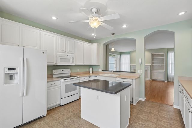 280 S 79th Street 1802, West Des Moines, IA 50266