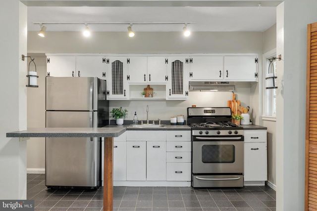8324 RIDGELY OAK RD, Parkville, MD 21234