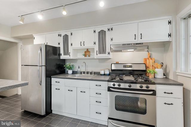 8324 RIDGELY OAK RD, Parkville, MD 21234