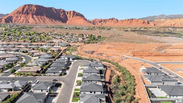 2736 WHIRLAWAY TRL, Santa Clara, UT 84765