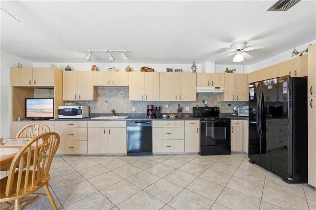 246 37th ST, CAPE CORAL, FL 33914 — photo 4
