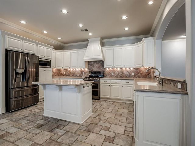 11625 Hackney Lane, Yukon, OK 73099