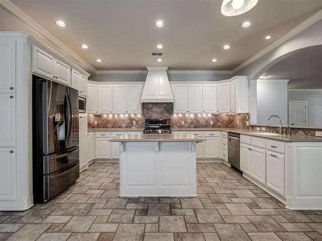 11625 Hackney Lane, Yukon, OK 73099