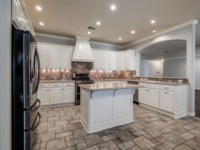 11625 Hackney Lane, Yukon, OK 73099