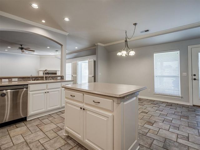 11625 Hackney Lane, Yukon, OK 73099