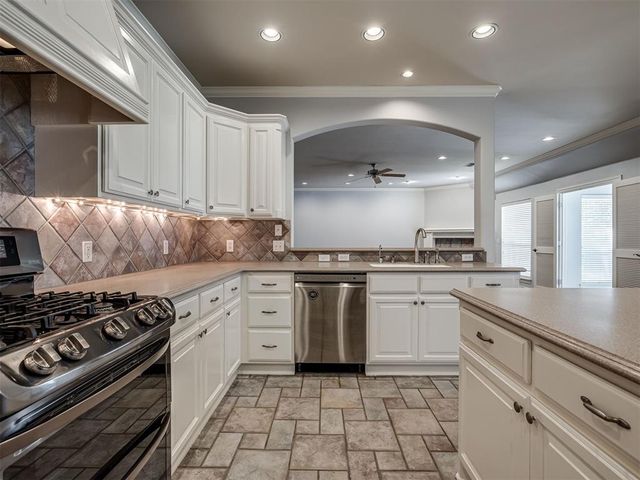 11625 Hackney Lane, Yukon, OK 73099