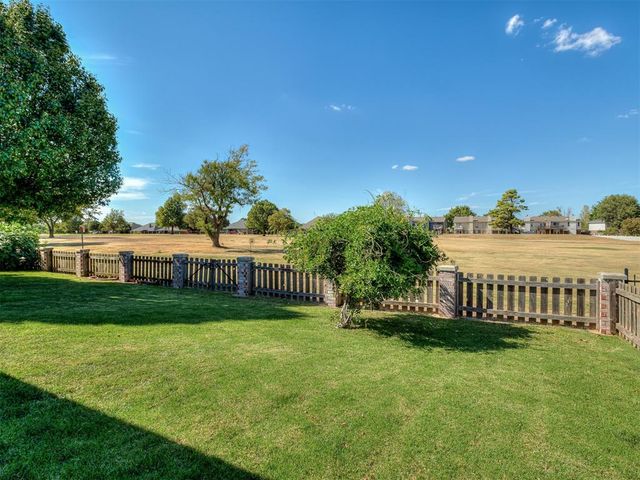 11625 Hackney Lane, Yukon, OK 73099