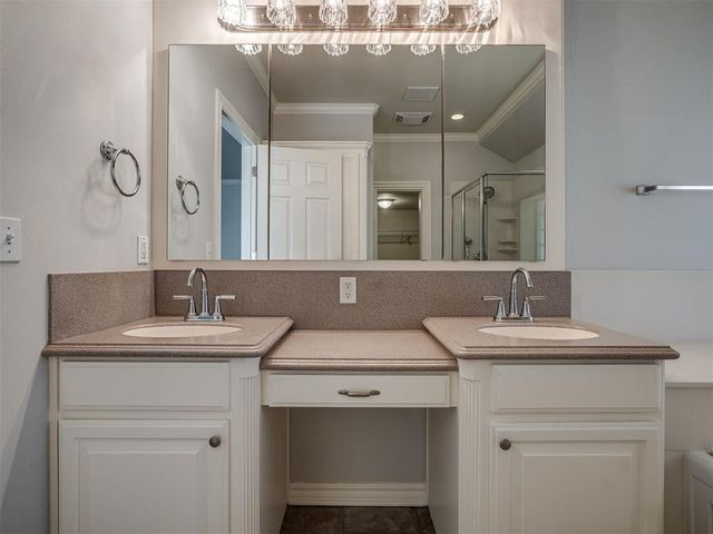 11625 Hackney Lane, Yukon, OK 73099