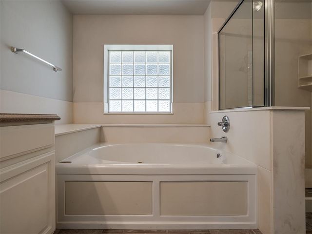 11625 Hackney Lane, Yukon, OK 73099