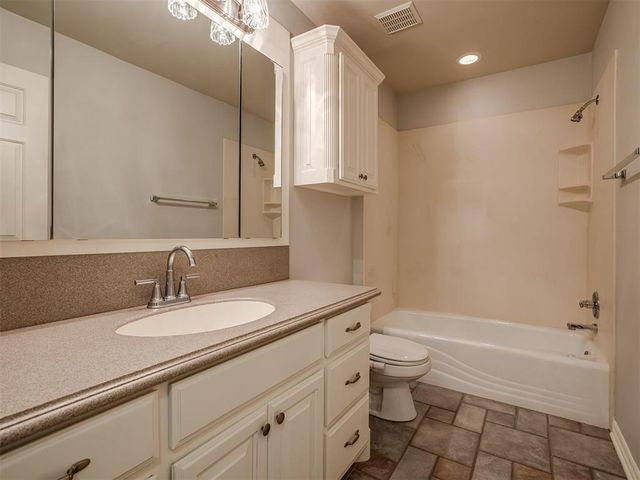 11625 Hackney Lane, Yukon, OK 73099