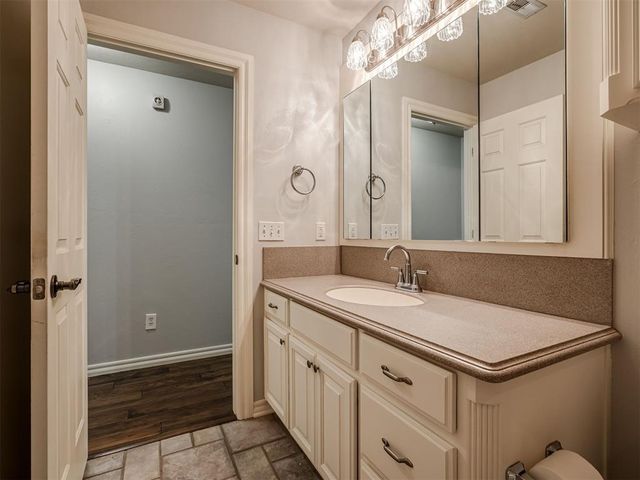 11625 Hackney Lane, Yukon, OK 73099